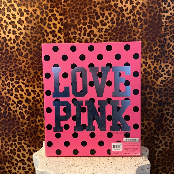 VS Pink - Picture 2 of 10